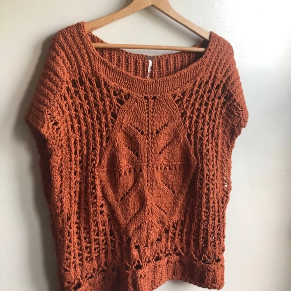 Free People  short sleeved sweater